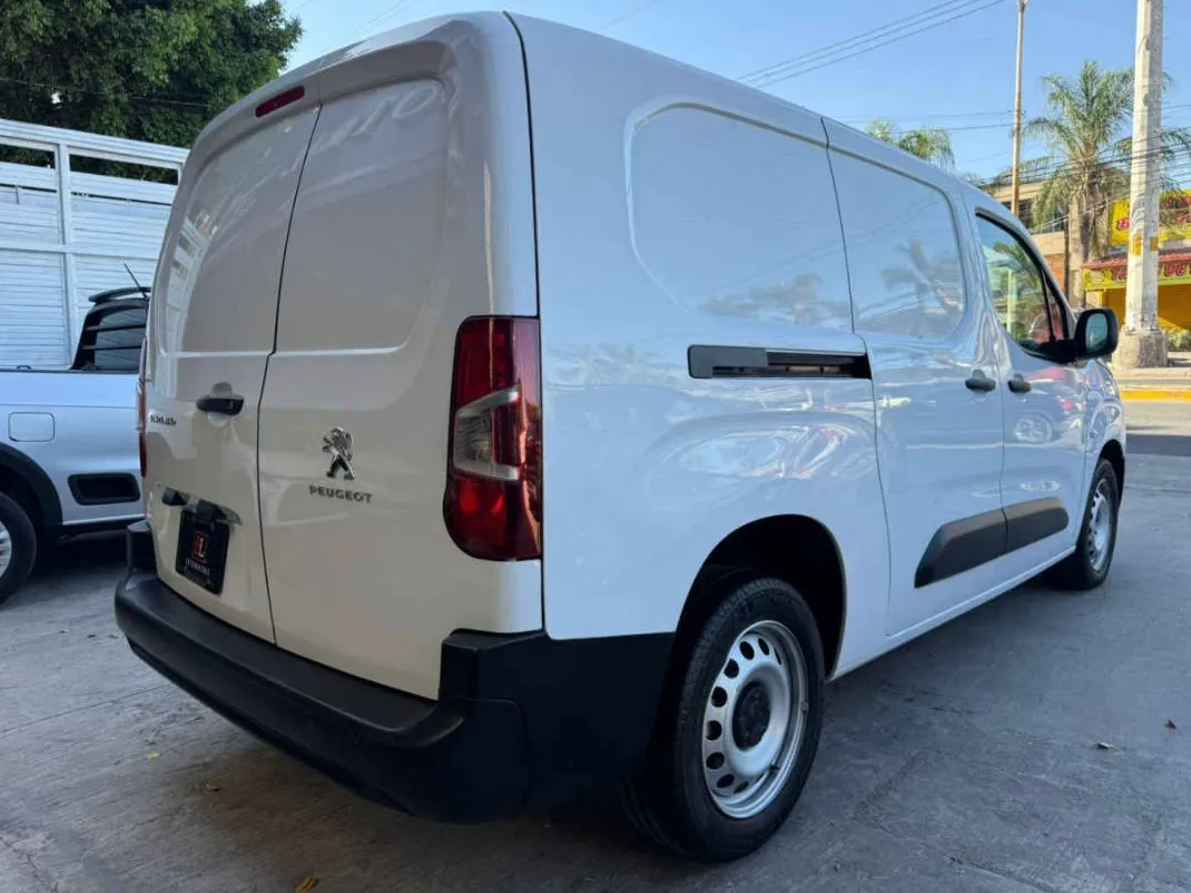 Peugeot Partner Maxi 2024 5p L3/1.2/T Pure Tech Man