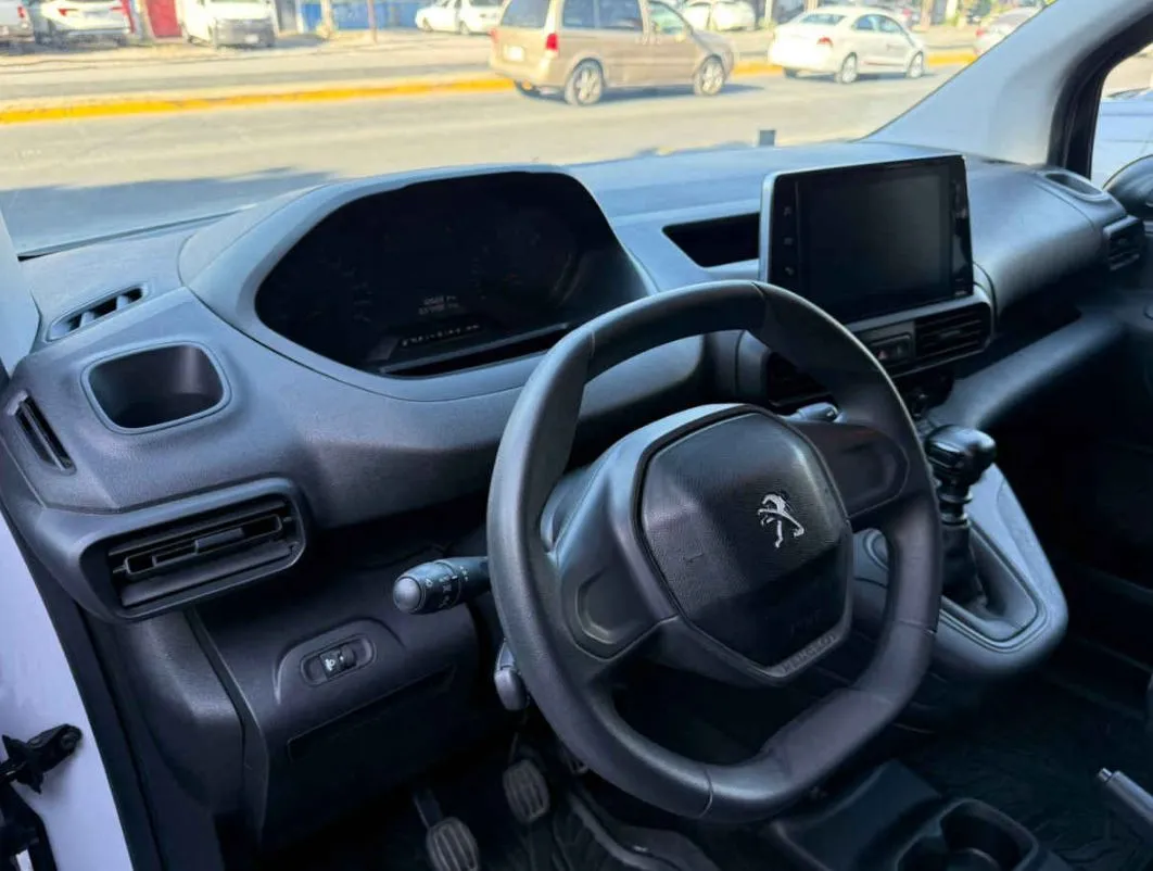 Peugeot Partner Maxi 2024 5p L3/1.2/T Pure Tech Man