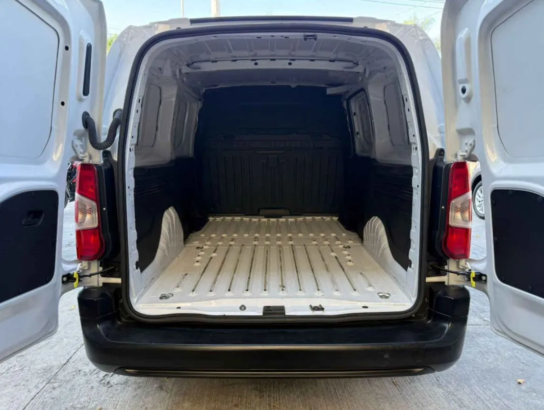 Peugeot Partner Maxi 2024 5p L3/1.2/T Pure Tech Man