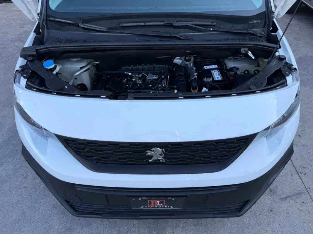Peugeot Partner Maxi 2024 5p L3/1.2/T Pure Tech Man