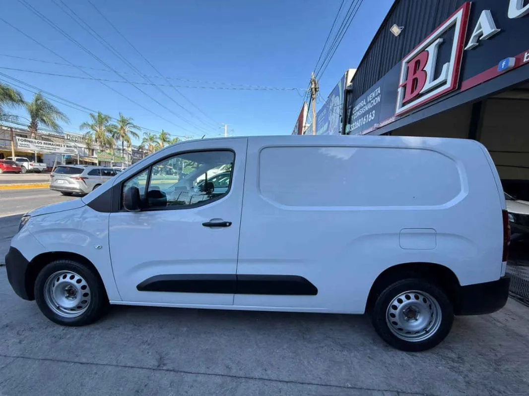 Peugeot Partner Maxi 2024 5p L3/1.2/T Pure Tech Man