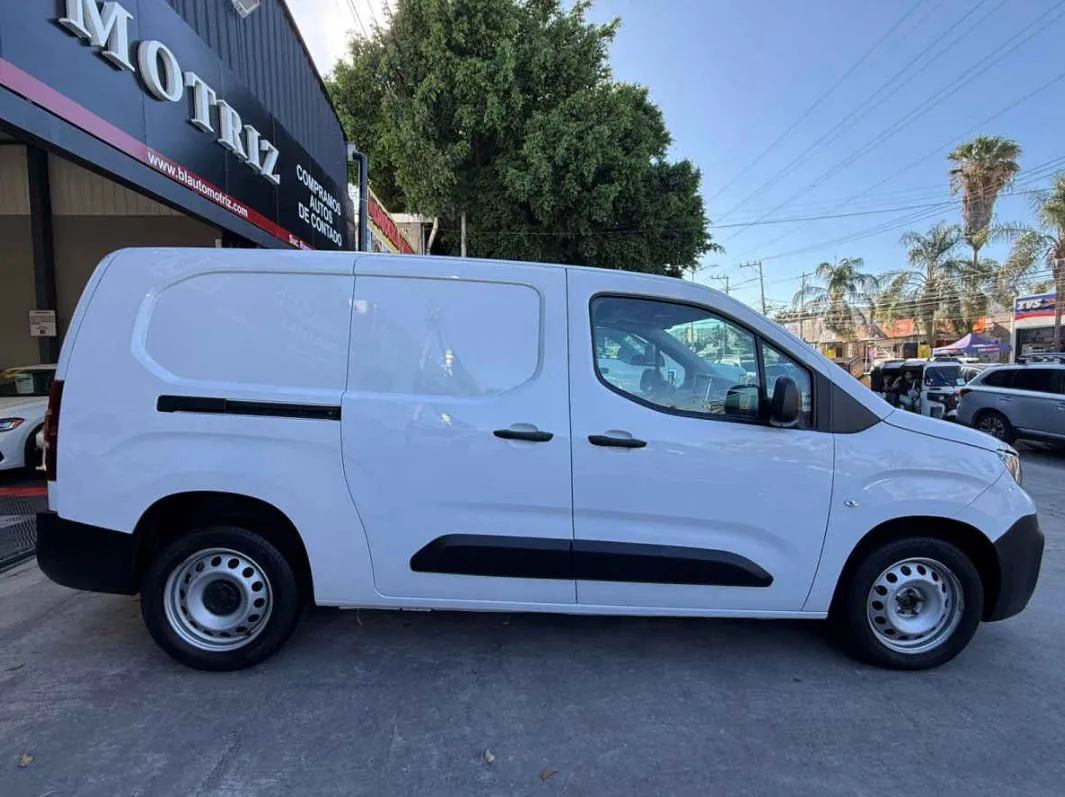 Peugeot Partner Maxi 2024 5p L3/1.2/T Pure Tech Man