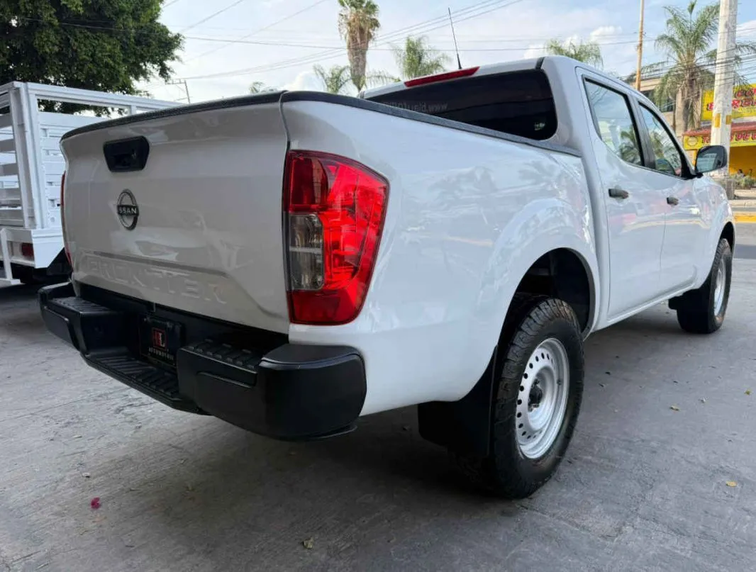 Nissan Frontier 2023 4p DC Diesel L4/2.5/T 4x4 Man.