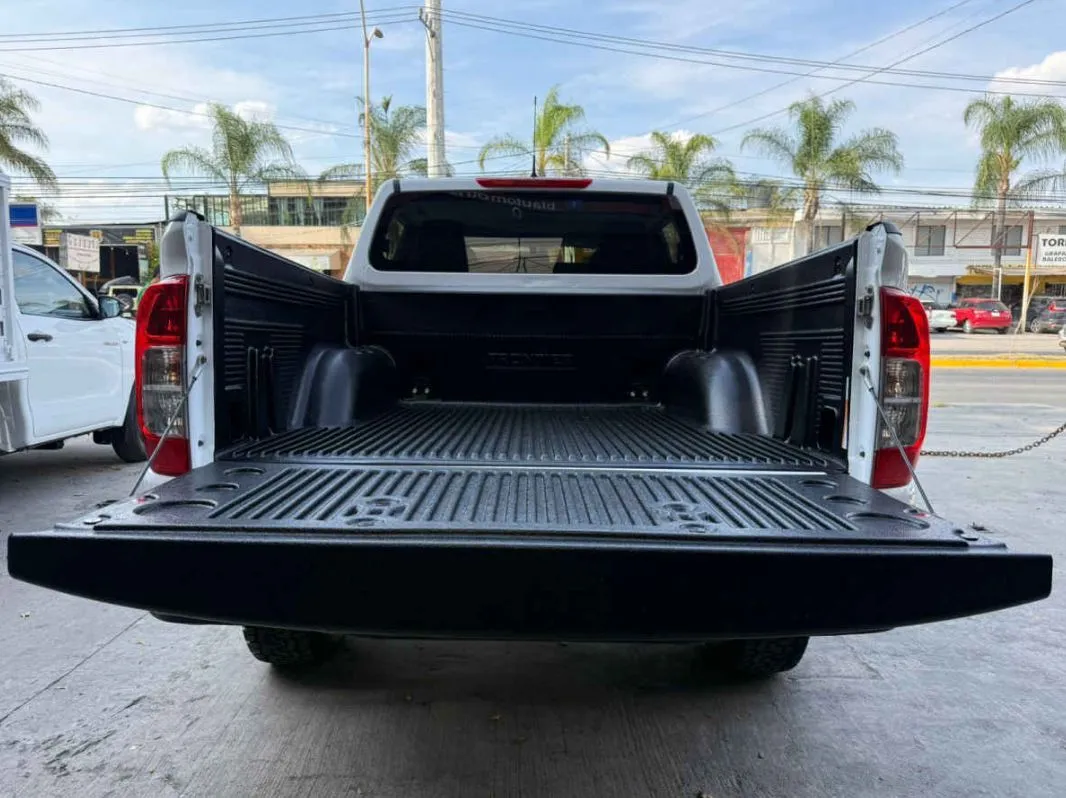 Nissan Frontier 2023 4p DC Diesel L4/2.5/T 4x4 Man.