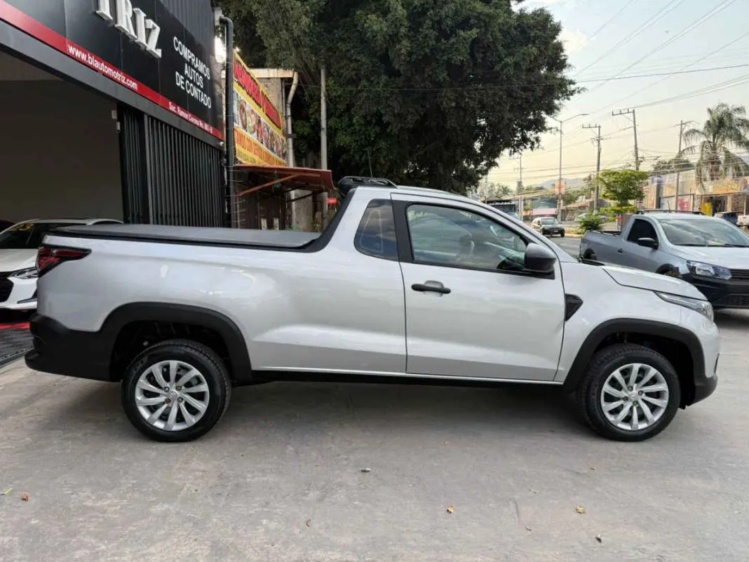 RAM Ram 700 2024 2p SLT Cabina Sencilla L4/1.3 Man.