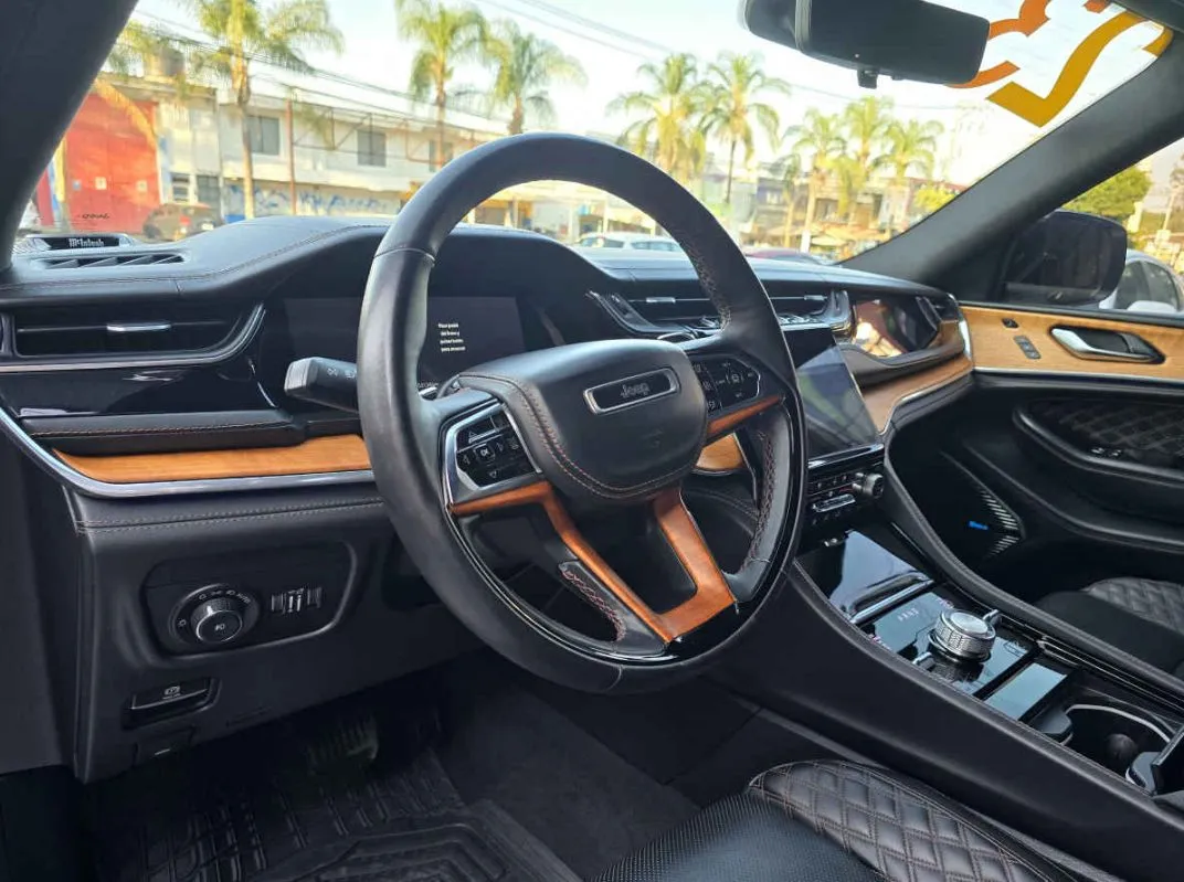 Jeep Grand Cherokee 2023 5p Summit 4X4 V8/5.7 Aut.