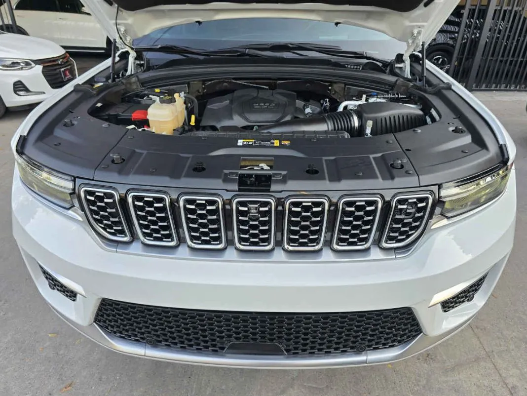 Jeep Grand Cherokee 2023 5p Summit 4X4 V8/5.7 Aut.