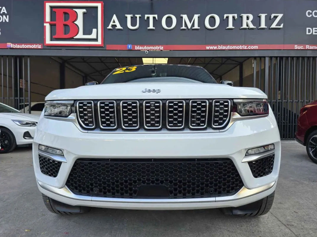 Jeep Grand Cherokee 2023 5p Summit 4X4 V8/5.7 Aut.