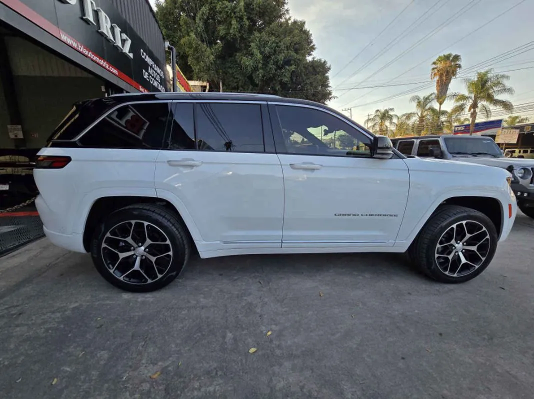 Jeep Grand Cherokee 2023 5p Summit 4X4 V8/5.7 Aut.