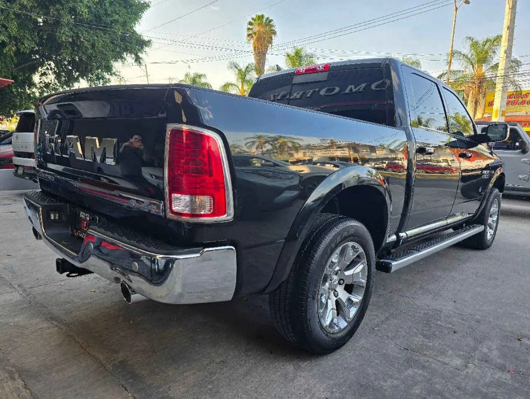 RAM Ram 1500 2016 4p Limited Crew Cab V8/5.7 Aut 4x4.