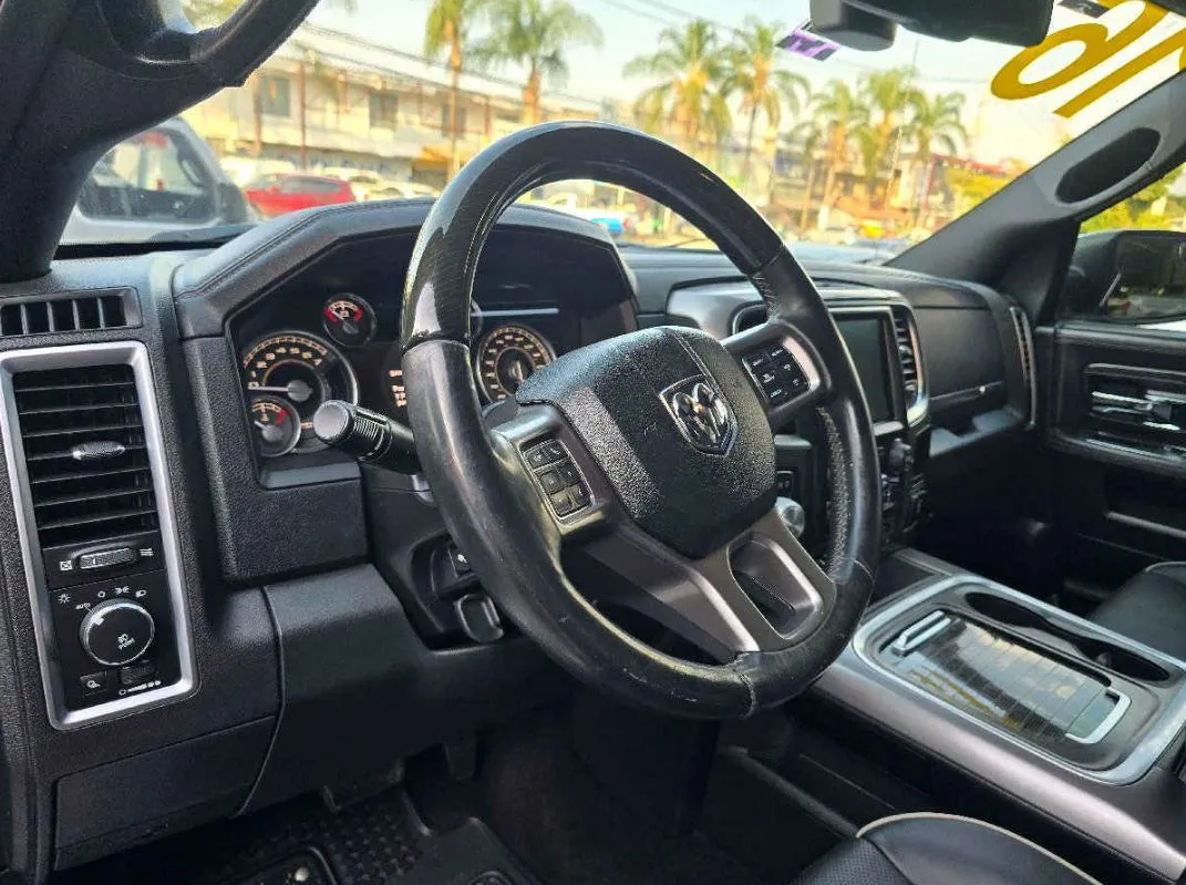 RAM Ram 1500 2016 4p Limited Crew Cab V8/5.7 Aut 4x4.