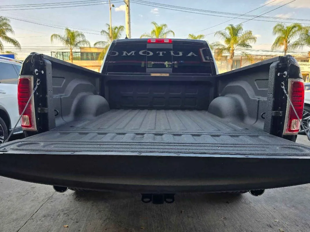 RAM Ram 1500 2016 4p Limited Crew Cab V8/5.7 Aut 4x4.
