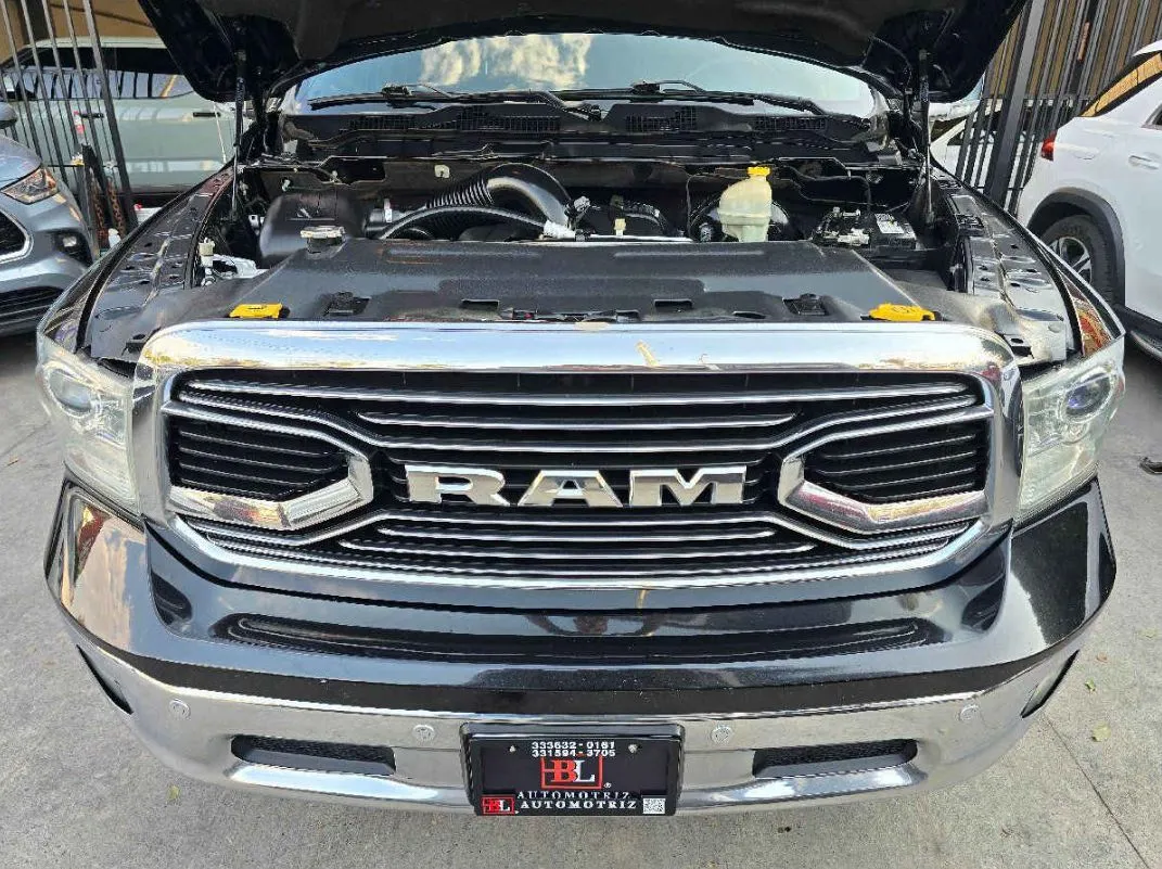 RAM Ram 1500 2016 4p Limited Crew Cab V8/5.7 Aut 4x4.