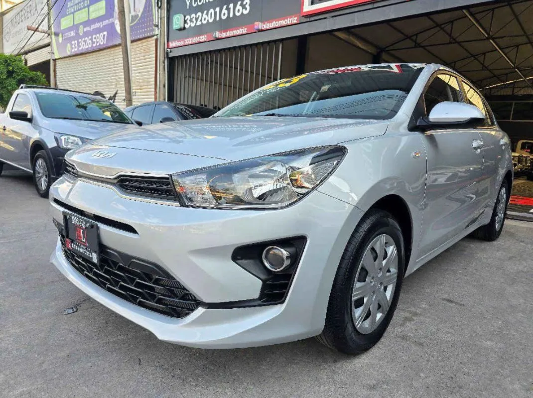 Kia KIA RIO SEDAN 2023 4p L L4/1.6 Aut.