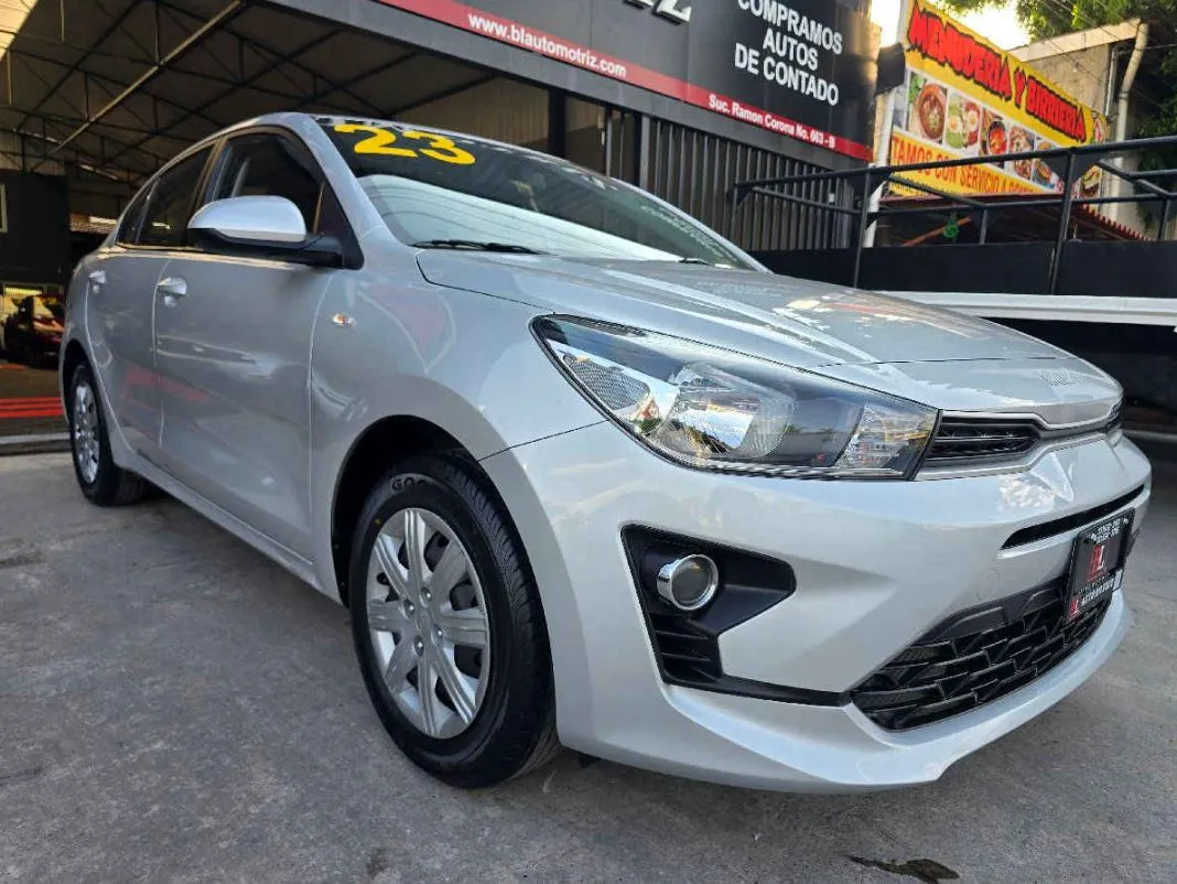 Kia KIA RIO SEDAN 2023 4p L L4/1.6 Aut.