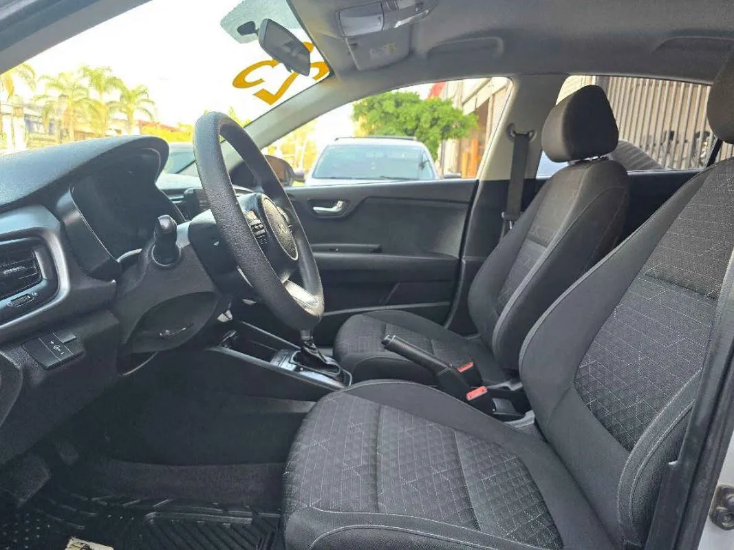 Kia KIA RIO SEDAN 2023 4p L L4/1.6 Aut.