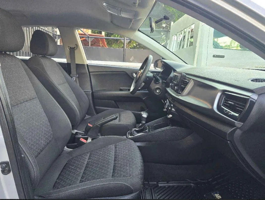 Kia KIA RIO SEDAN 2023 4p L L4/1.6 Aut.