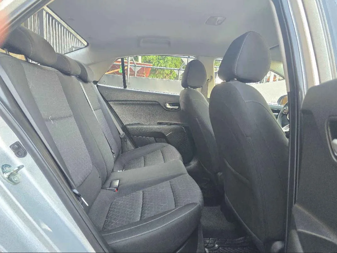 Kia KIA RIO SEDAN 2023 4p L L4/1.6 Aut.