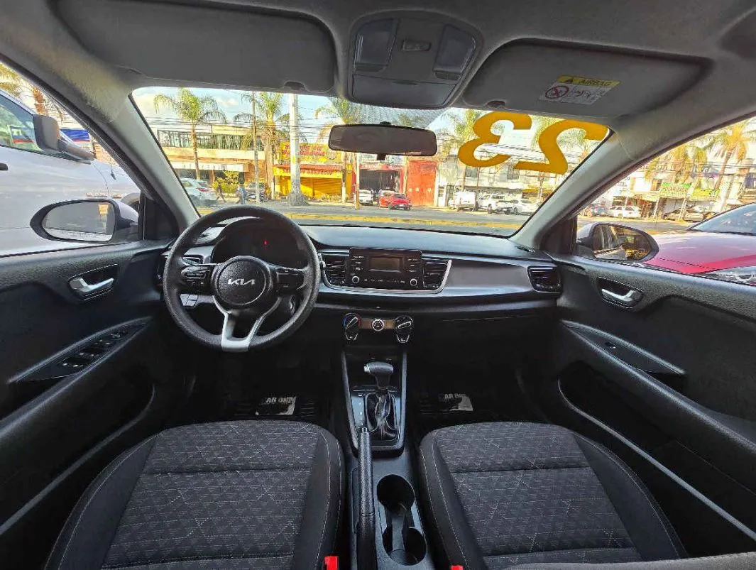 Kia KIA RIO SEDAN 2023 4p L L4/1.6 Aut.