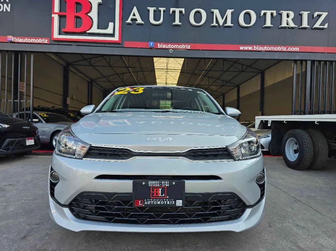 Kia KIA RIO SEDAN 2023 4p L L4/1.6 Aut.