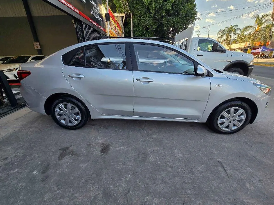 Kia KIA RIO SEDAN 2023 4p L L4/1.6 Aut.