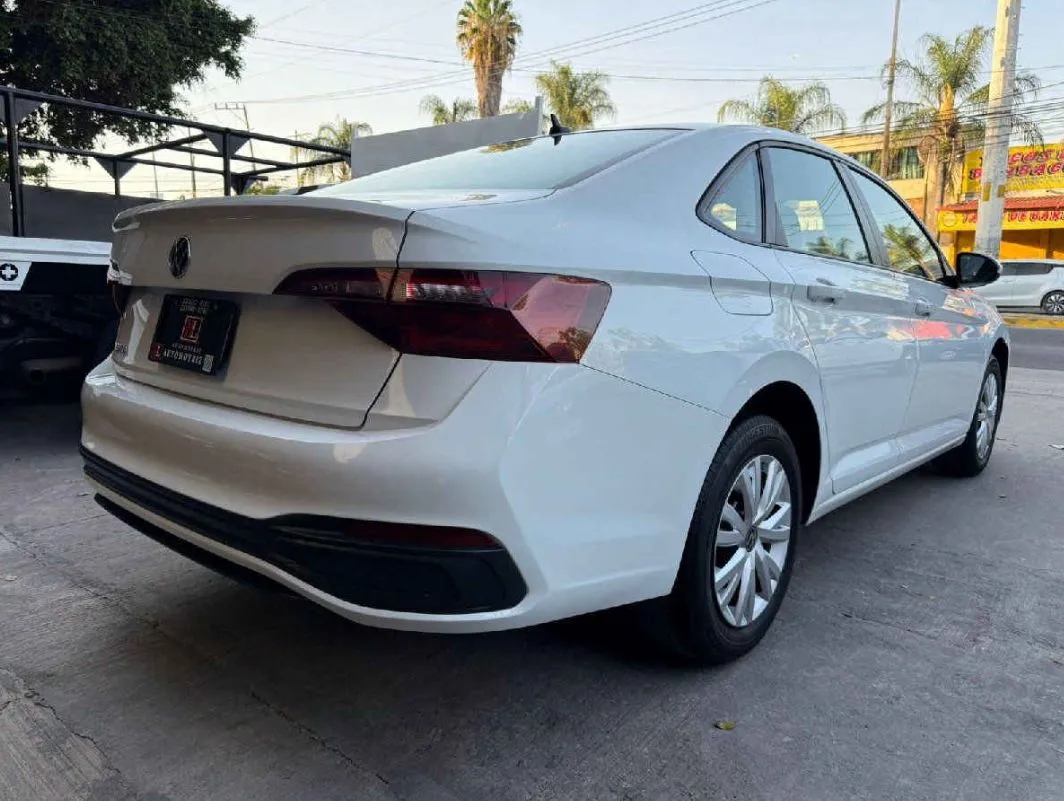 Volkswagen Jetta 2024 4p Trendline L4/1.4/T Aut.