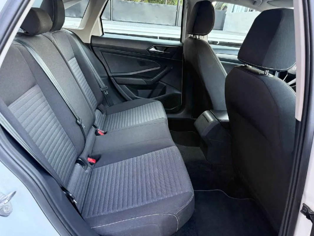 Volkswagen Jetta 2024 4p Trendline L4/1.4/T Aut.