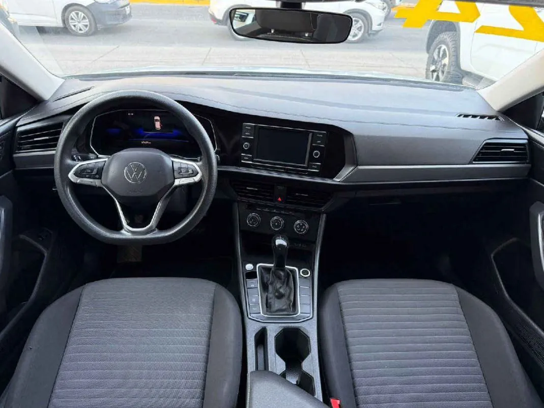 Volkswagen Jetta 2024 4p Trendline L4/1.4/T Aut.
