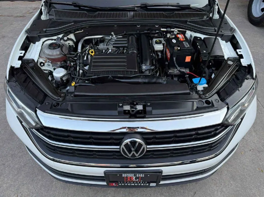 Volkswagen Jetta 2024 4p Trendline L4/1.4/T Aut.