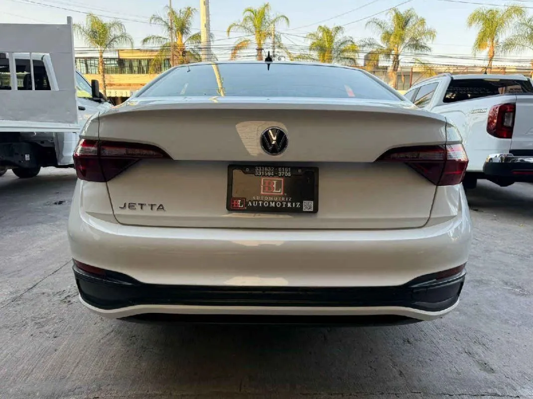 Volkswagen Jetta 2024 4p Trendline L4/1.4/T Aut.