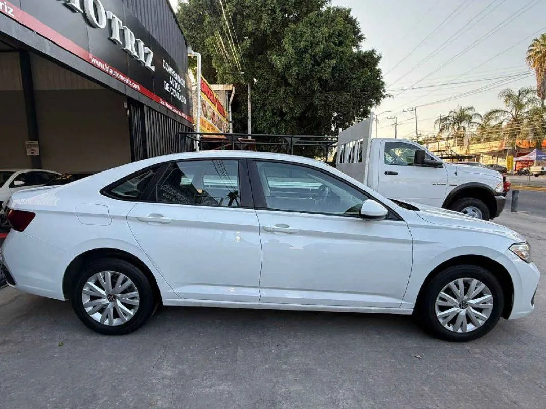 Volkswagen Jetta 2024 4p Trendline L4/1.4/T Aut.