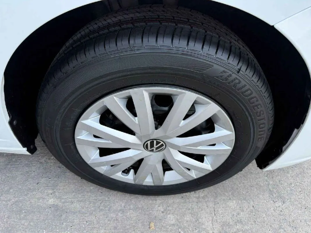 Volkswagen Jetta 2024 4p Trendline L4/1.4/T Aut.