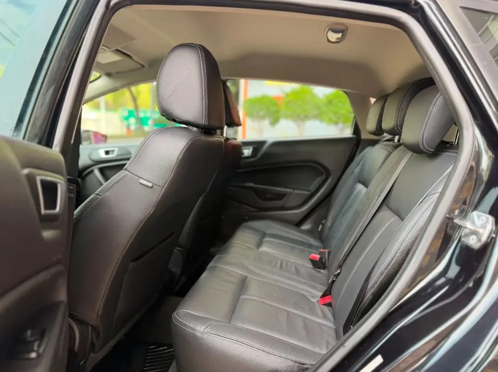 FORD FIESTA SE HB 2015