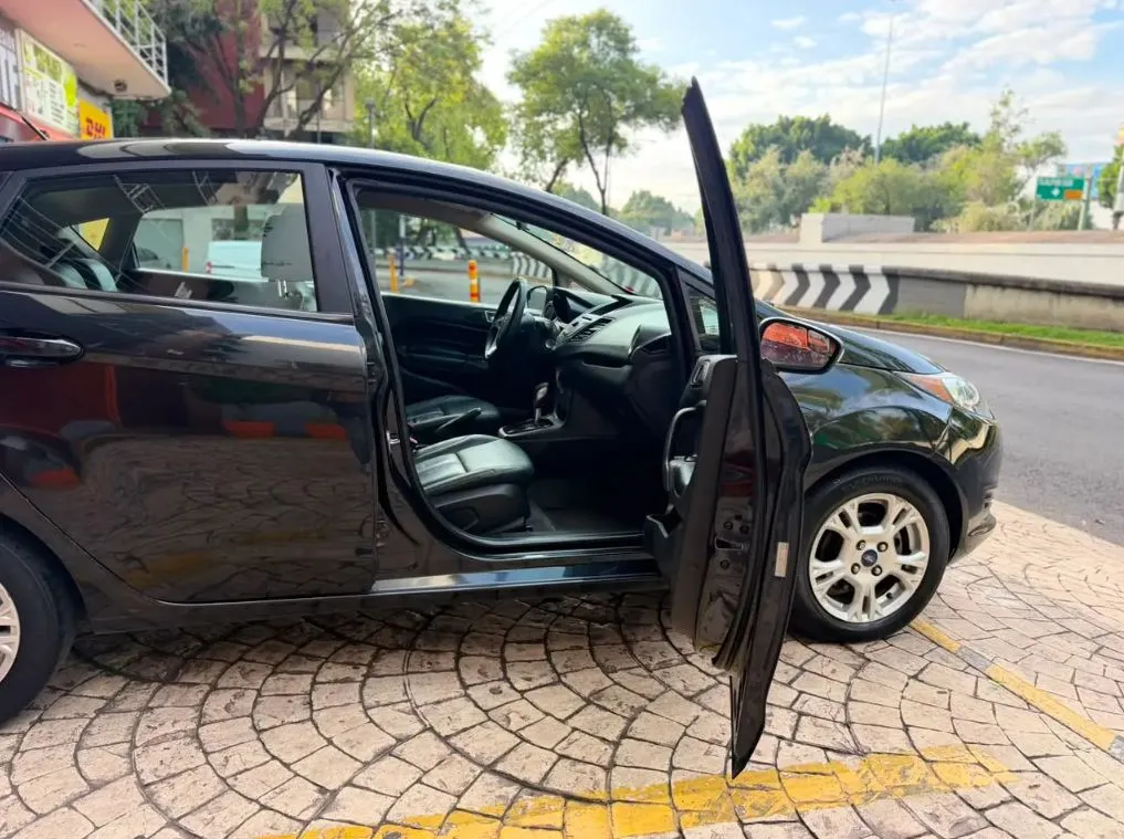FORD FIESTA SE HB 2015