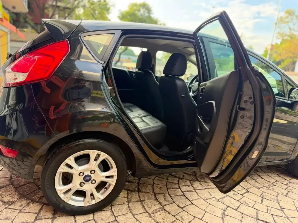FORD FIESTA SE HB 2015