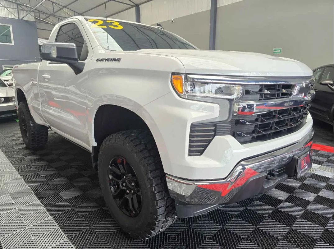 Chevrolet Cheyenne 2023 2p LT Cab Regular V8/5.3 Aut 4x4.