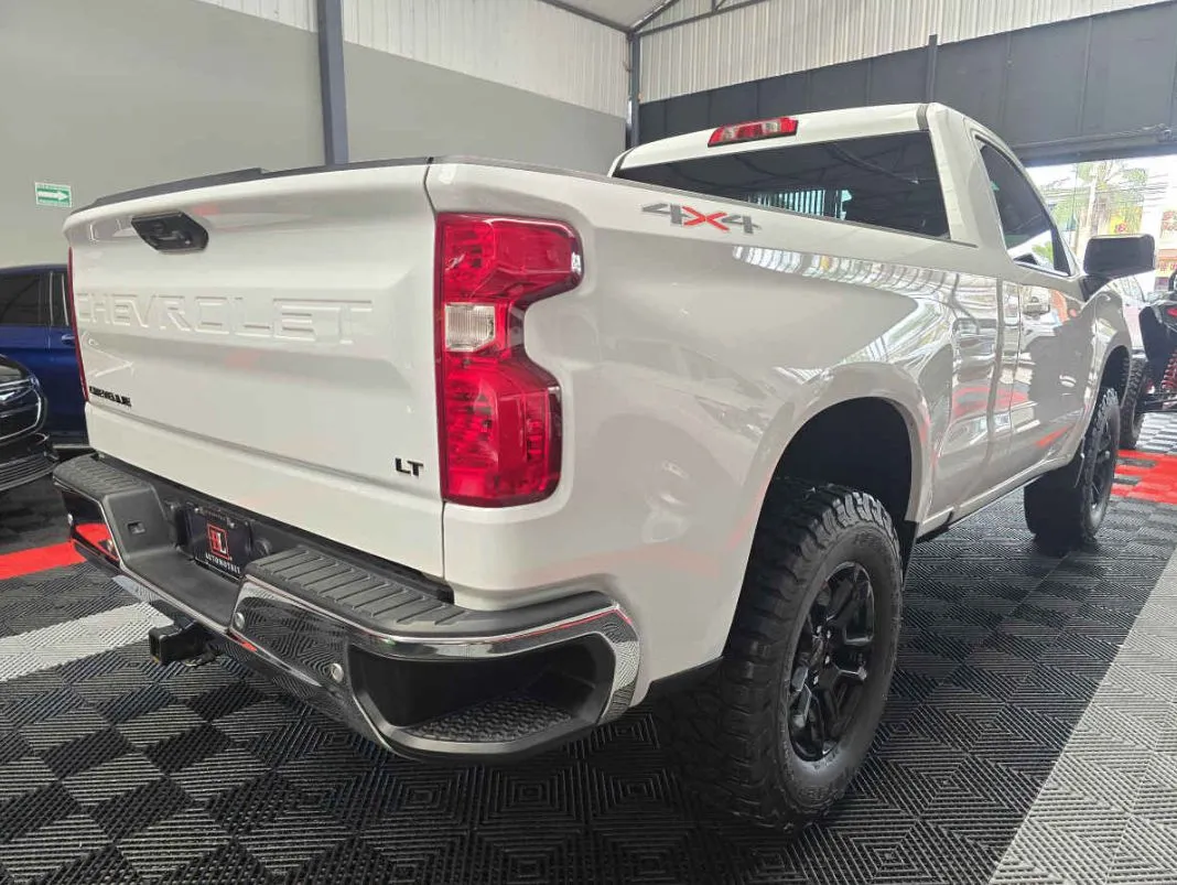 Chevrolet Cheyenne 2023 2p LT Cab Regular V8/5.3 Aut 4x4.