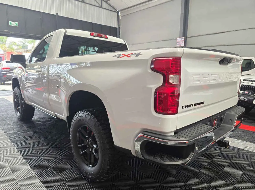 Chevrolet Cheyenne 2023 2p LT Cab Regular V8/5.3 Aut 4x4.