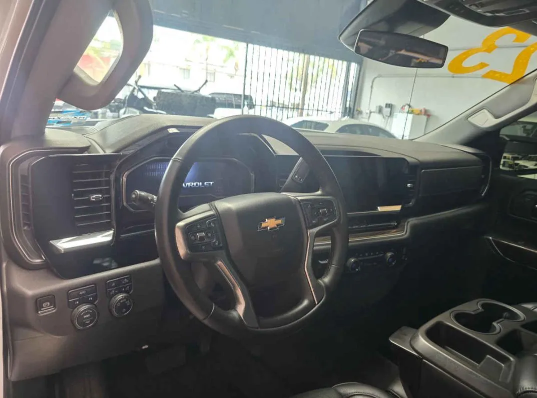 Chevrolet Cheyenne 2023 2p LT Cab Regular V8/5.3 Aut 4x4.