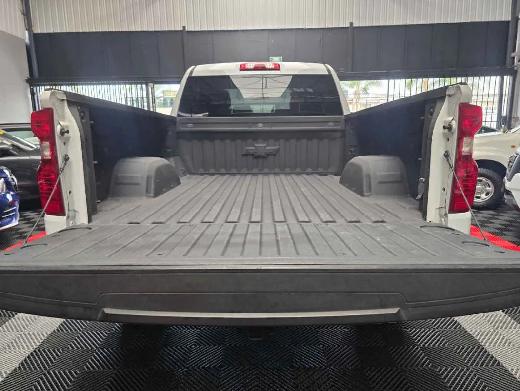 Chevrolet Cheyenne 2023 2p LT Cab Regular V8/5.3 Aut 4x4.