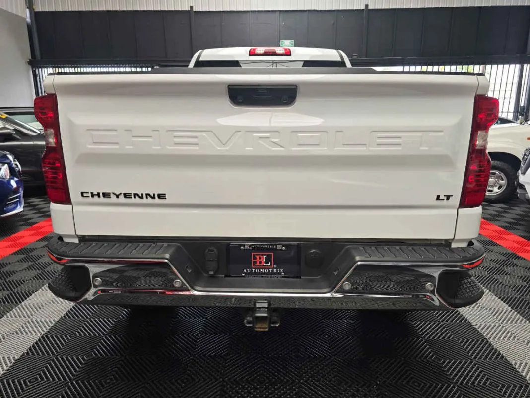 Chevrolet Cheyenne 2023 2p LT Cab Regular V8/5.3 Aut 4x4.