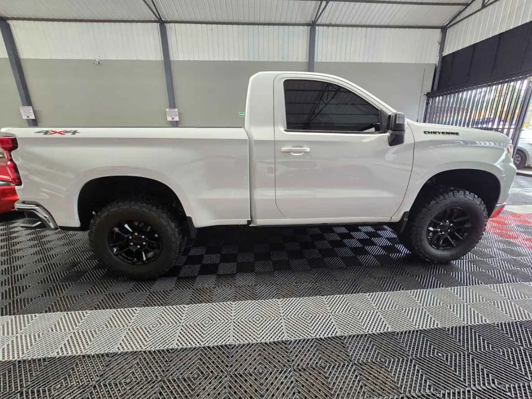 Chevrolet Cheyenne 2023 2p LT Cab Regular V8/5.3 Aut 4x4.