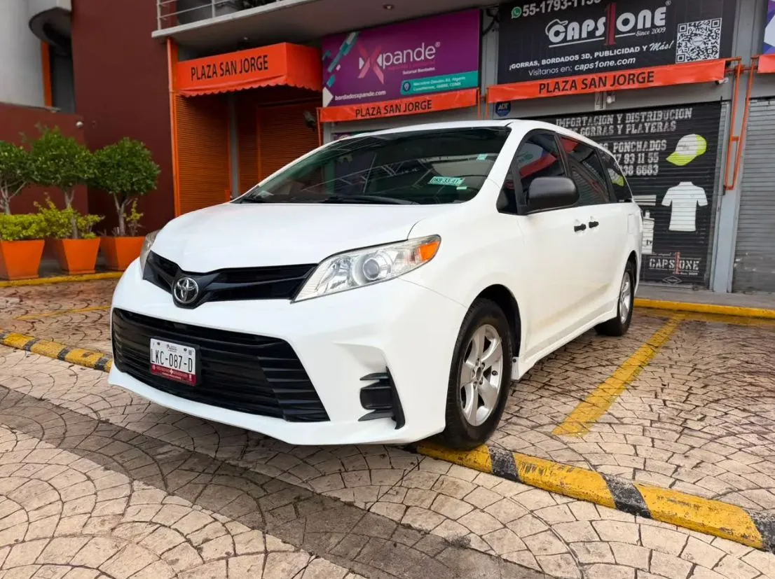 TOYOTA SIENNA CE 2020