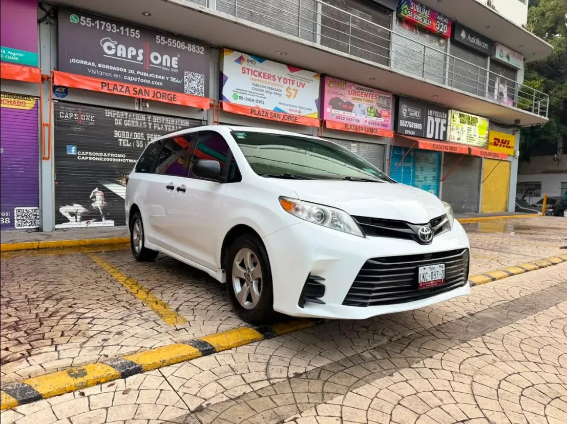 TOYOTA SIENNA CE 2020