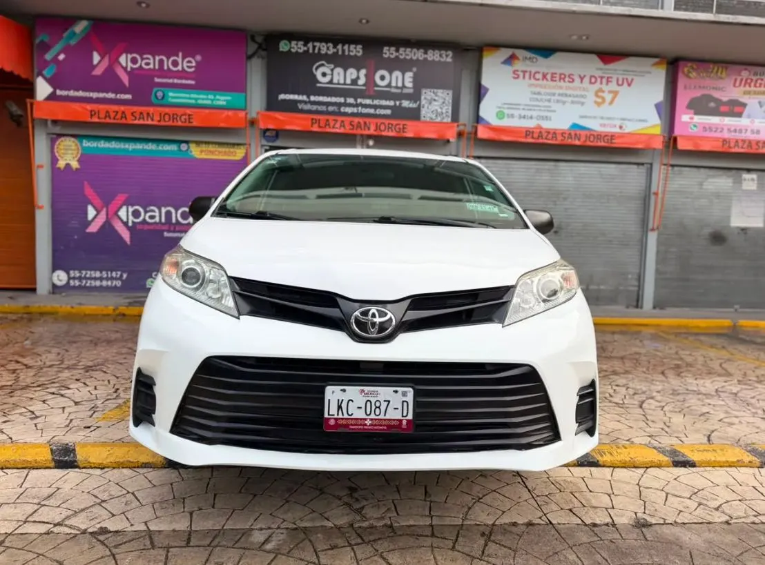 TOYOTA SIENNA CE 2020