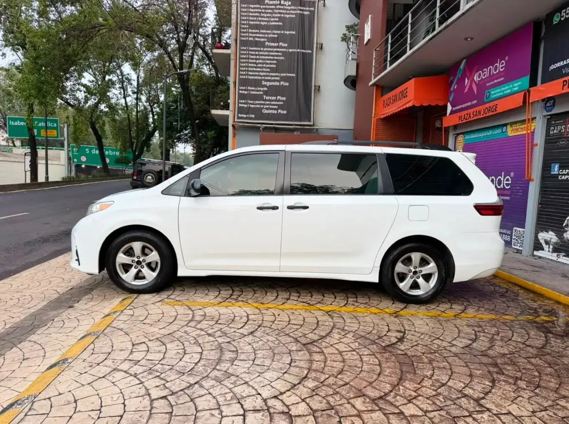 TOYOTA SIENNA CE 2020