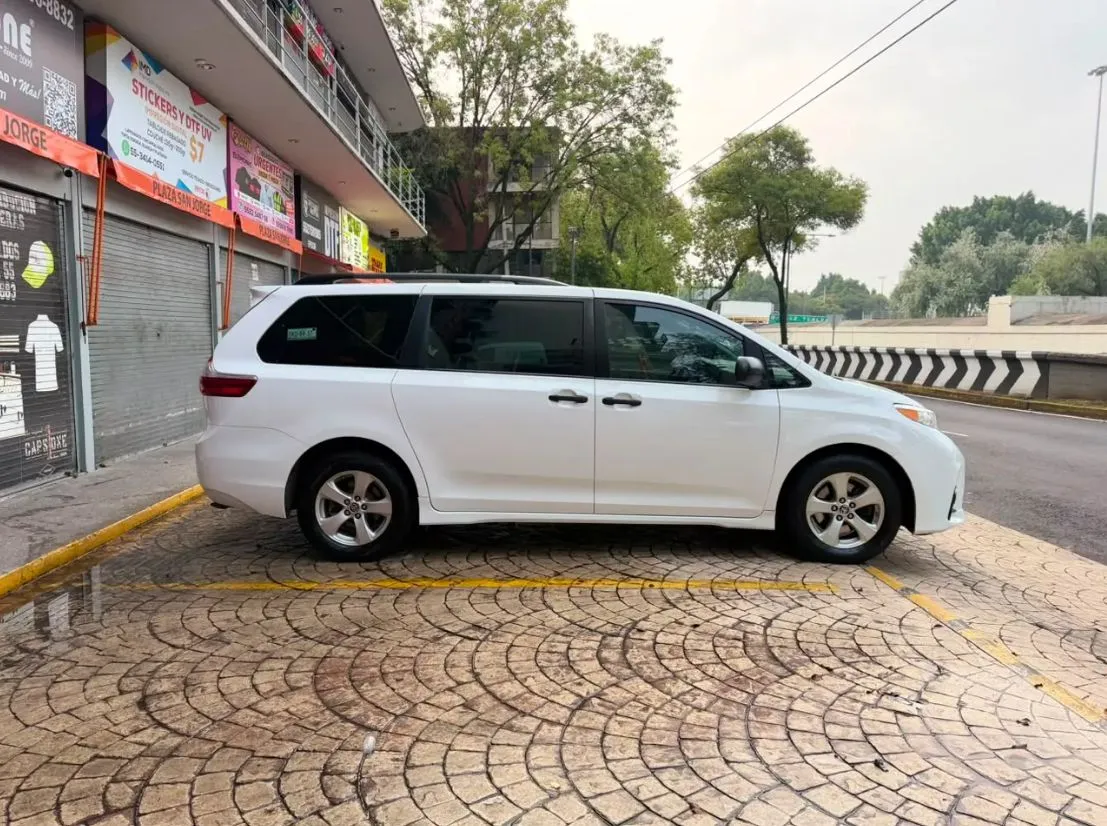 TOYOTA SIENNA CE 2020