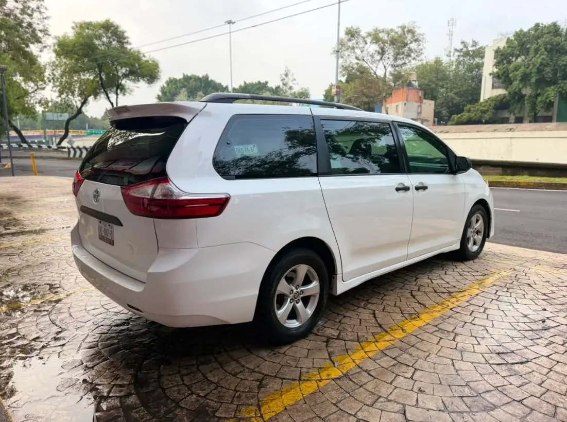 TOYOTA SIENNA CE 2020