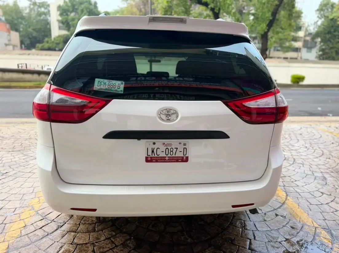 TOYOTA SIENNA CE 2020