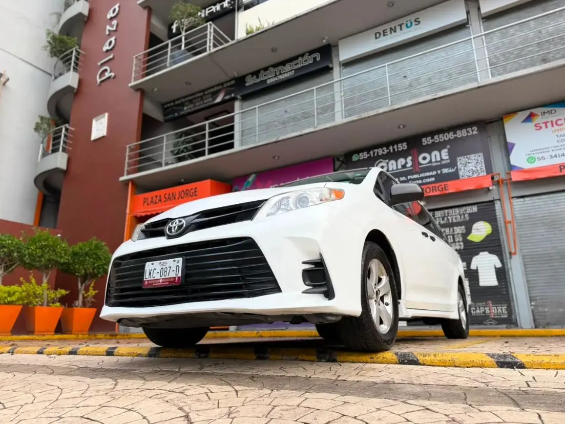 TOYOTA SIENNA CE 2020